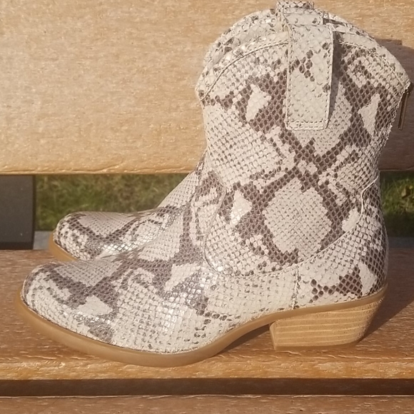 Born Wynd snakeprint western boot w sze 6M NWOB - Picture 3 of 10